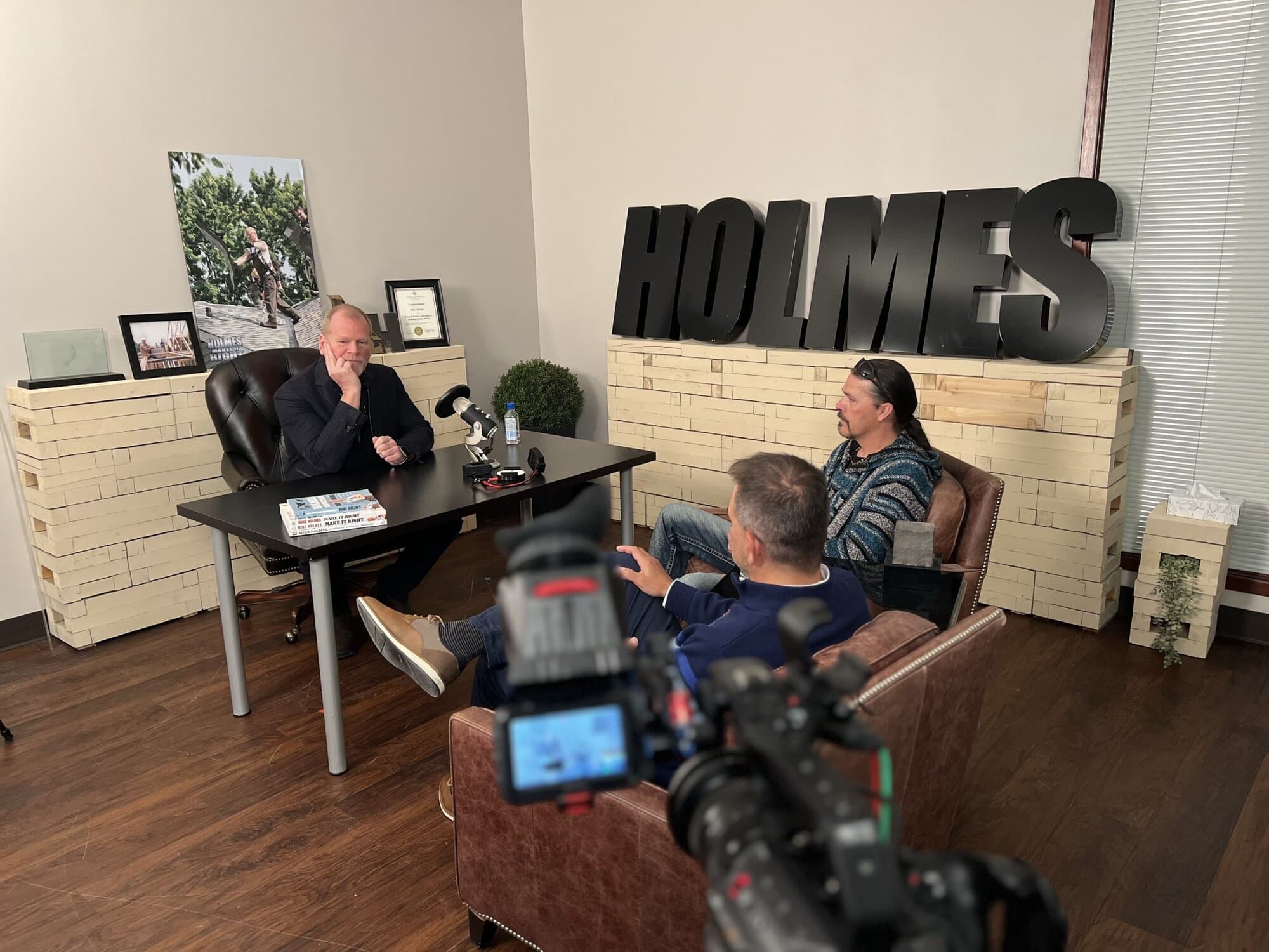 Wave 3D founders being interviewed by Mike Holmes on camera at the Holmes studio